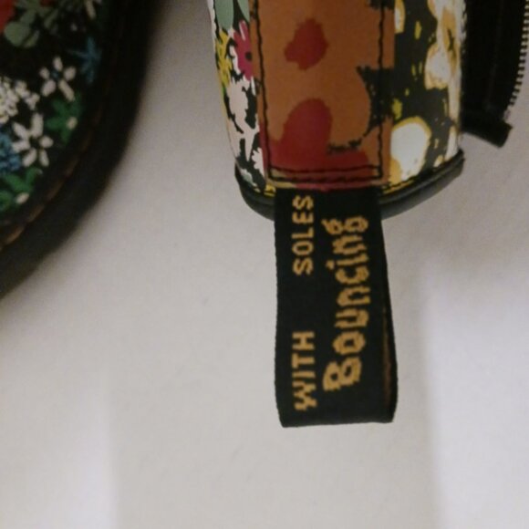 Dr. Martens Delaney Floral Teens Size 3 Canvas Combat Boots Floral - Picture 10 of 11